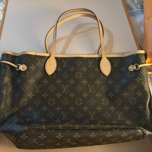 Beautiful Authentic Louis Vuitton Purse!
